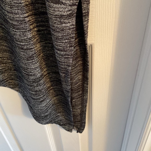 Asymmetrical Top-XL - Picture 5 of 10